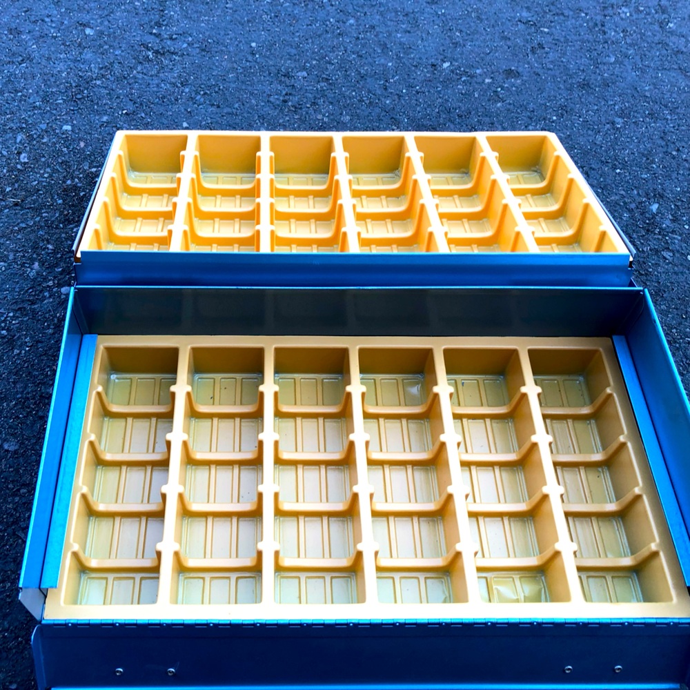 Smith-Victor Metal 14 1/2”x7 1/2”x4 1/2” Slide Case Trays Hold 60 item in a case